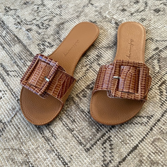 Definery Loop Slides in Toffee - Picture 5 of 5